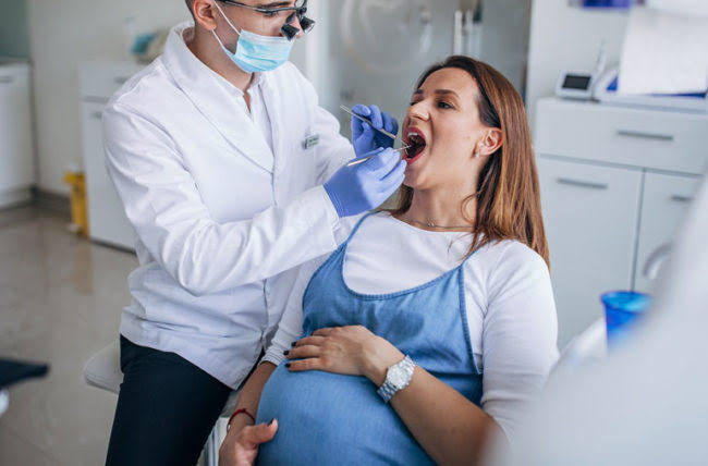 كيف تعتنين بأسنانك خطوة بخطوة قبل الحمل وبعده ؟!            